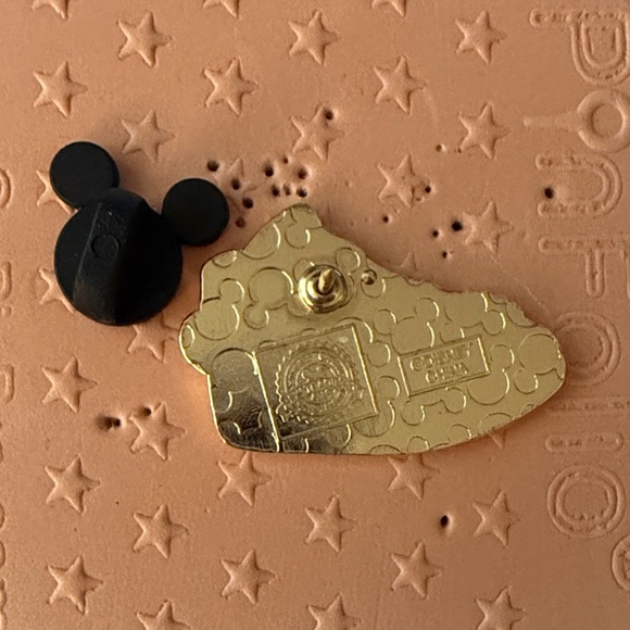 Disney Ariel Sneaker Pin - Picture 2 of 2